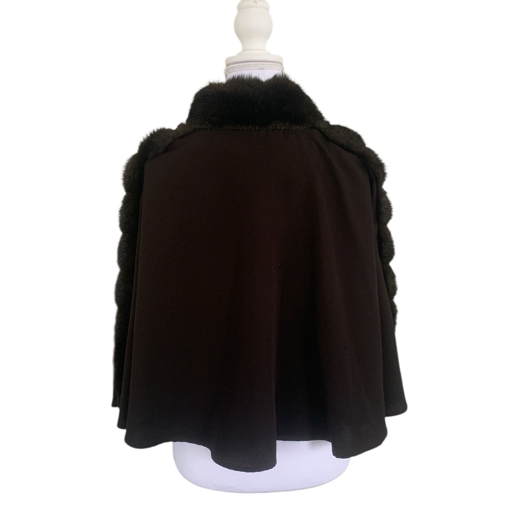 Vintage Brown Faux Fur Trim Capelet Poncho Cloak Jeweled Clasp - Picture 3 of 5